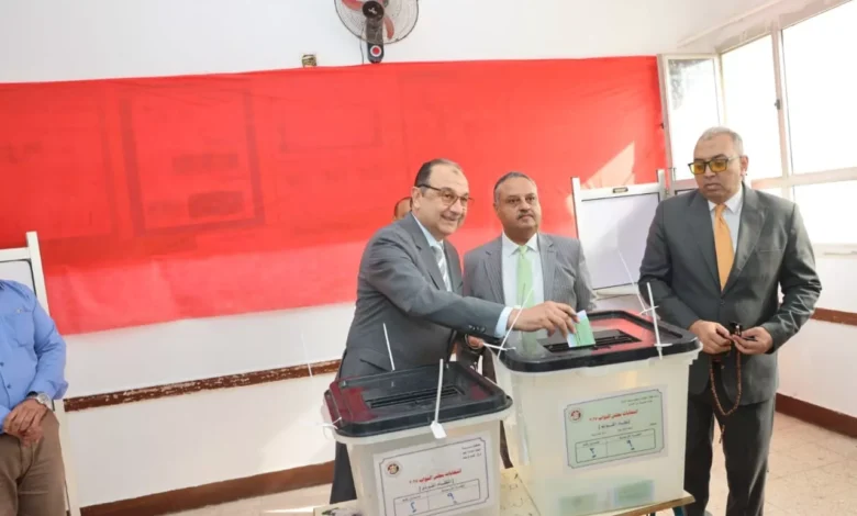 وزير قطاع الأعمال يُدلي بصوته في انتخابات النواب 2025
