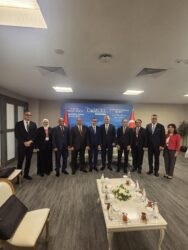 وزير الاستثمار يبحث مع وزير التجارة التركي تعزيز التبادل التجاري إلى 15 مليار دولار. 