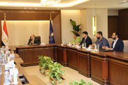 رئيس هيئة الدواء المصرية يبحث مع ممثلي شركة "ميكوميد" تعزيز التعاون المشترك.