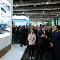 رئيس الوزراء يتفقده أول قطار كهربائي سريع"فيلارو"بالمعرض والمؤتمر الدولي للنقل الذكي.