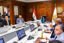 وزيرة التنمية المحلية تتابع سير انتخابات مجلس النواب بمحافظات المرحلة الأولى مع المحافظين. 