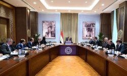 رئيس الوزراء يتابع الجهود المبذولة لتحسين الأوضاع المالية والإدارية للمؤسسات الصحفية. 