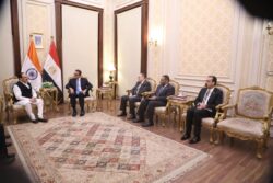 وزير الصحة يستقبل نظيره الهندي لتبادل الخبرات في صناعة الأدوية وتوسيع الاستثمارات الطبية. 