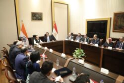 وزير الصحة يستقبل نظيره الهندي لتبادل الخبرات في صناعة الأدوية وتوسيع الاستثمارات الطبية. 