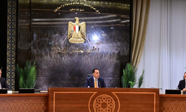 رئيس الوزراء: توجيه أغلب حصيلة صفقة الاستثمار مع قطر لتخفيض الدين العام. 