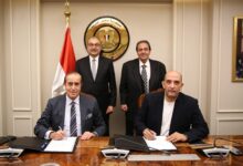 وزير قطاع الأعمال العام يشهد توقيع اتفاق تكميلي لعقود تطوير "مجاويش" بالغردقة.