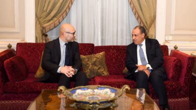 وزير الخارجية يستقبل السكرتير العام للمحكمة الدائمة للتحكيم. 