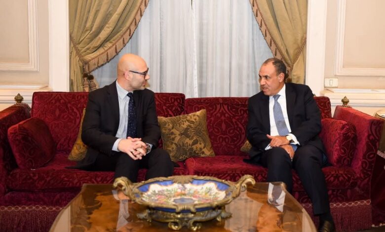 وزير الخارجية يستقبل السكرتير العام للمحكمة الدائمة للتحكيم. 