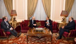 وزير الخارجية يستقبل السكرتير العام للمحكمة الدائمة للتحكيم. 