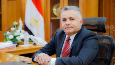 رئيس جامعة السويس يهنئ أعضاء SPE Suez University Student Chapter