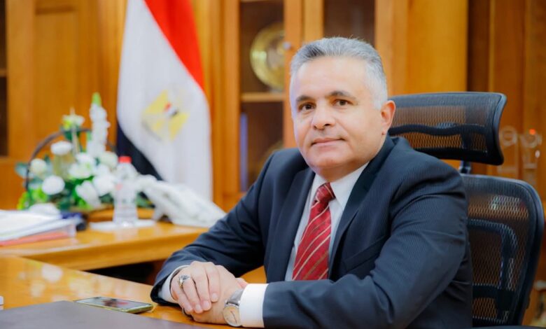 رئيس جامعة السويس يهنئ أعضاء SPE Suez University Student Chapter