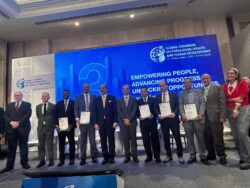 وزارة الصحة تكرم قيادات الصحة باسيوط للجهود المبذولة للارتقاء بمستوى الخدمات الطبية المقدمة للمرضى