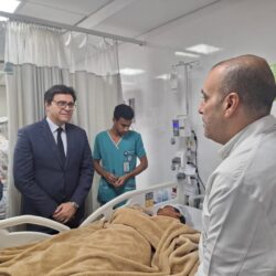 وزير الثقافة يزور طلاب أسوان المصابين في حاد-ث طريق إسنا للاطمئنان على حالتهم الصحية