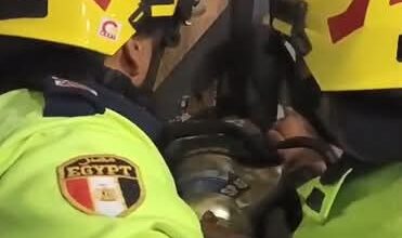 أمن الفيوم ينقذ أحد المواطنين ونجله بعد إحتجازهما داخل مصعد أحد العقارات