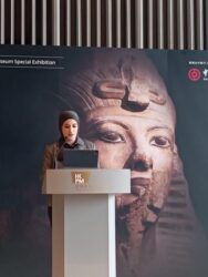 نائب وزير السياحة والأمين العام للمجلس الأعلى للآثار يفتتحان معرض "مصر القديمة تكشف عن نفسها" 