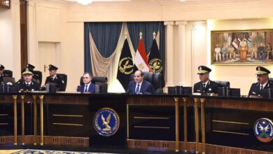 الرئيس السيسى: تخفيض فاتورة الدين نستهدف بها رفع مستوي المعيشه للمواطنين. 