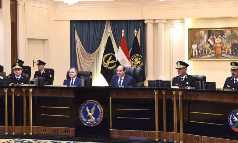 الرئيس السيسى: تخفيض فاتورة الدين نستهدف بها رفع مستوي المعيشه للمواطنين. 