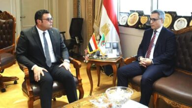 وزير الإسكان يستقبل سفير الجزائر بالقاهرة لبحث سبل التعاون بين البلدين. 