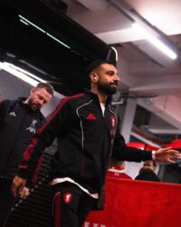 صلاح وإيزاك أساسيان فى تشكيل مباراة ليفربول ضد نوتينجهام فورست