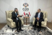 وزير الخارجية يلتقي ونظيره السنغافوري