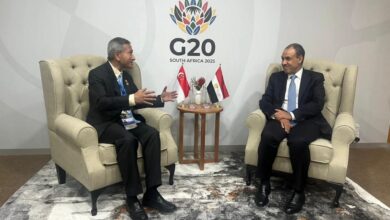 وزير الخارجية يلتقي ونظيره السنغافوري