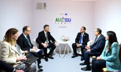 رئيس الوزراء يلتقي بنظيره الكرواتي في القمة السابعة بين الاتحاد الأفريقي والأوروبي. 