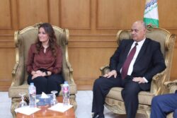 نائب محافظ الجيزة تبحث مع وفد صيني رفيع المستوى تعزيز التعاون الاستثماري. 