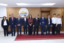 نائب محافظ الجيزة تبحث مع وفد صيني رفيع المستوى تعزيز التعاون الاستثماري. 