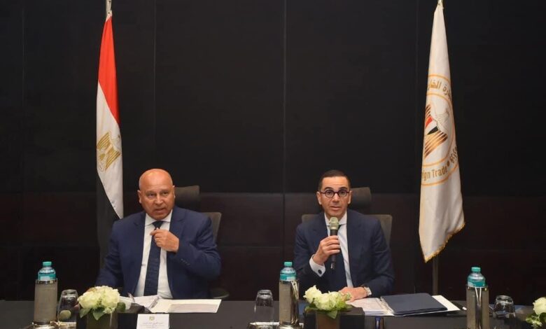 وزارة الاستثمار والتجارة الخارجية تناقش موازنة برنامج رد أعباء الصادرات 2026/2025.