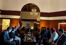 وزير الخارجية يلتقي أعضاء الجالية المصرية بإسلام آباد