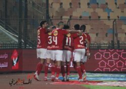 طاهر أساسي وجراديشار يقود هجوم الأهلي أمام المصري في دوري نايل