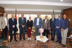 محافظ القليوبية يجتمع بعدد من رؤساء المدن الجدد لمناقشة خطة العمل وأهم الملفات. 