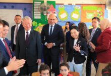 وزير التربية يصطحب الأميرة أكيكو من العائلة الإمبراطورية اليابانية بزيارة للمدرسة المصرية اليابانية. بمنطقة.