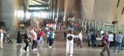المتحف المصري الكبير إقبال حاشد من الزائرين