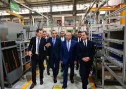 رئيس الوزراء يفتتح توسعات المصنع الإقليمي لشركة "شنايدر إلكتريك" ببدر