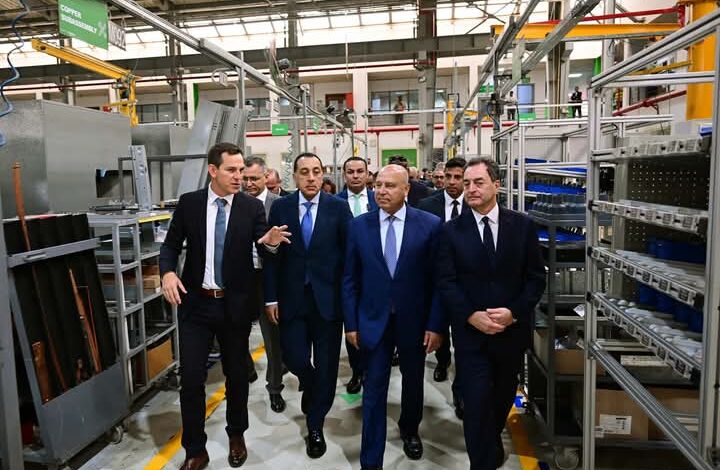 رئيس الوزراء يفتتح توسعات المصنع الإقليمي لشركة "شنايدر إلكتريك" ببدر