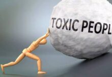 العلاقات السامة : كيف تصنع التنشئة الاجتماعية شخصيات سامة؟