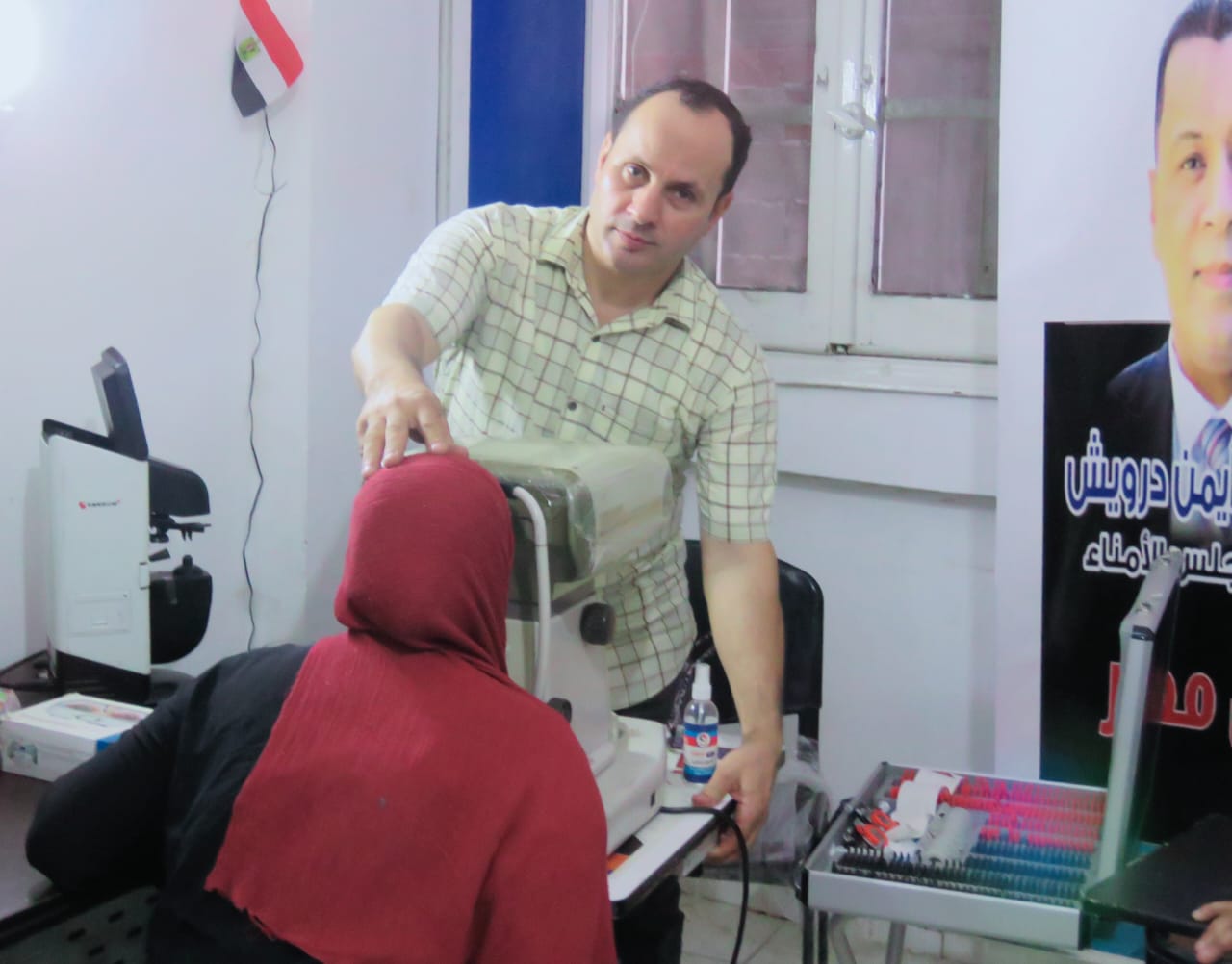 مؤسسة أيمن درويش للتنمية تنظم قافلة طبية للعيون بالمجان وخصم كبير علي عمل النظارات 