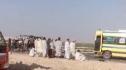 مصرع شخص وإصابة 8 في انقلاب ميكروباص بعد اصطدامه بعمود إنارة بالأقصر