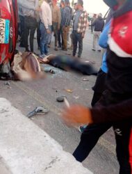 أمين شرطة يضحى بنفسه لمساعدة مسن لعبور الطريق ويُلقَى هو والمواطن مصرعهما.