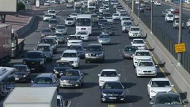 كثافات مرورية في شوارع القاهرة والجيزة وتواجد أمني لتسيير حركة سير السيارات