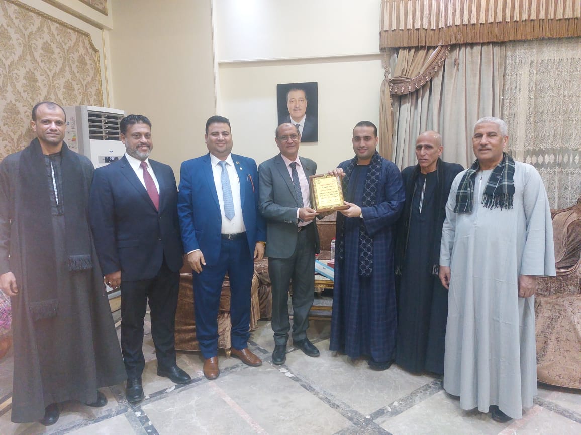 حقوق الإنسان تُكرِّم رجل الأعمال محمد صلاح أبودنقل..