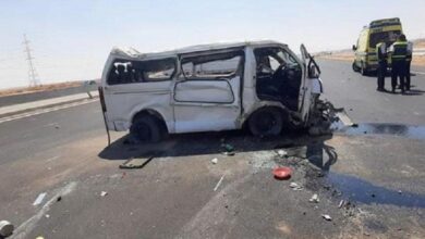 بالطريق السياحي بالجيزة إصابة 10 أشخاص فى حادث انقلاب ميكروباص 