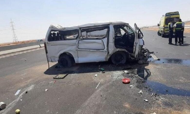 بالطريق السياحي بالجيزة إصابة 10 أشخاص فى حادث انقلاب ميكروباص 