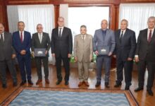  قناة السويس والبترول توقعان مذكرة لإنشاء محطة إسالة وتموين الغاز الطبيعي المسال في بورسعيد