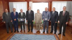  قناة السويس والبترول توقعان مذكرة لإنشاء محطة إسالة وتموين الغاز الطبيعي المسال في بورسعيد