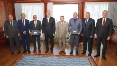 قناة السويس والبترول توقعان مذكرة لإنشاء محطة إسالة وتموين الغاز الطبيعي المسال في بورسعيد