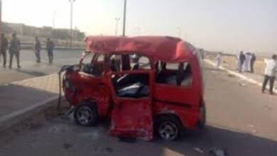 انقلاب سيارة سوزوكي وإصابة 5 أطفال أعلى طريق الواحات