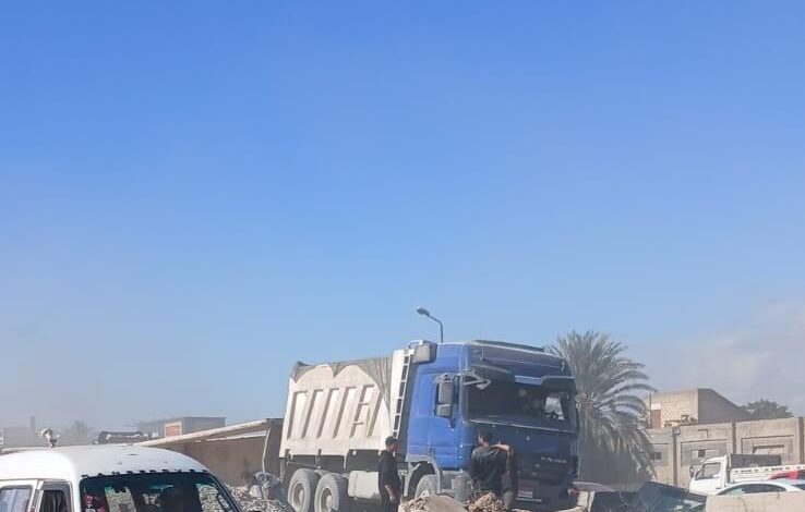 انقلاب سيارة نقل يسبب تكدس مروري على الإسكندرية الصحراوي