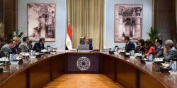 رئيس الوزراء يتابع الموقف التنفيذي لتطوير المناطق المحيطة بمنطقة هضبة الأهرامات. 